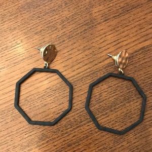 Dangle earrings black